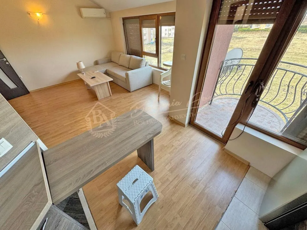 Двухкомнатный апартамент в комплексе "Элитония", курортный поселок Равда. 