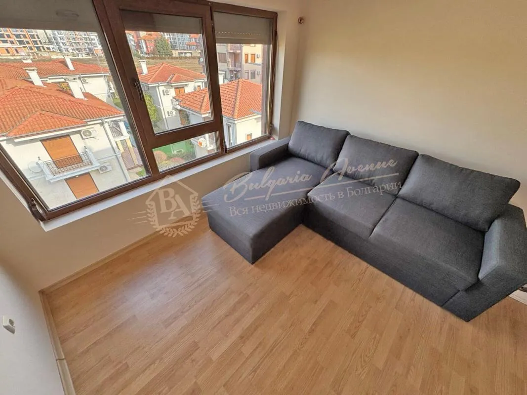 Двухкомнатный апартамент в комплексе "Элитония", курортный поселок Равда. 