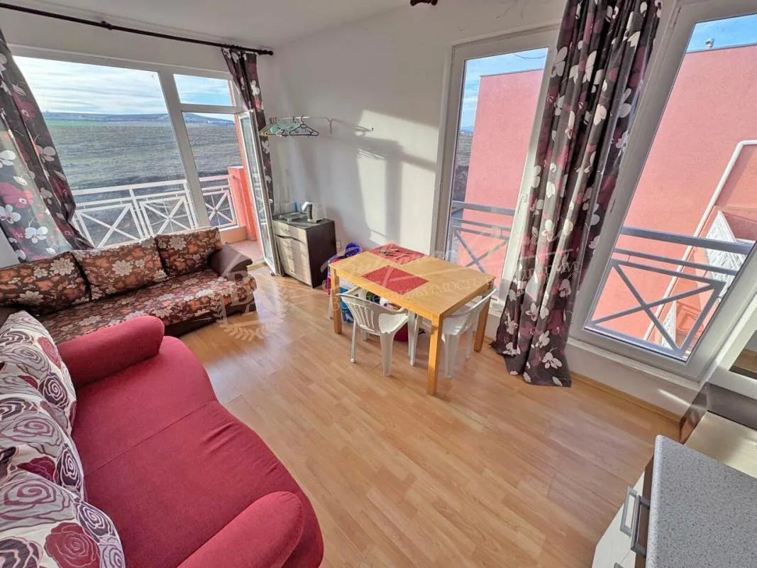 Бюджетная студия в комплексе Sunny day 6 Солнечный берег