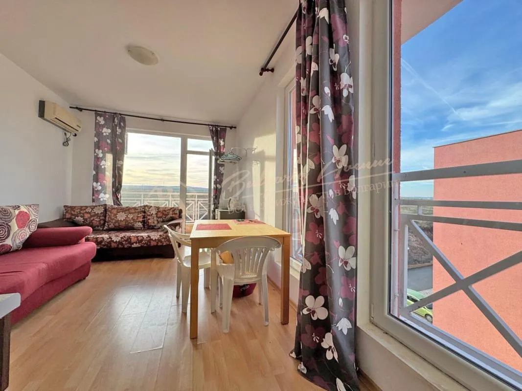 Бюджетная студия в комплексе Sunny day 6 Солнечный берег