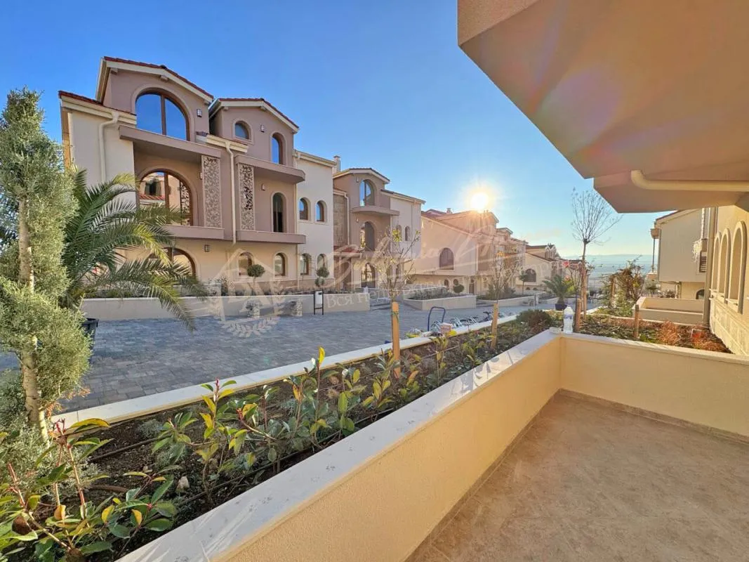 Двухкомнатная квартира в комплексе Grand Village, Кошарица