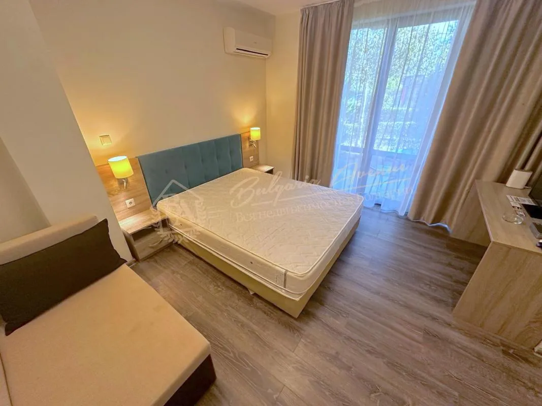 Просторная студия с двориком в Солнечном Берег в комплексе "Тарсис Нова"