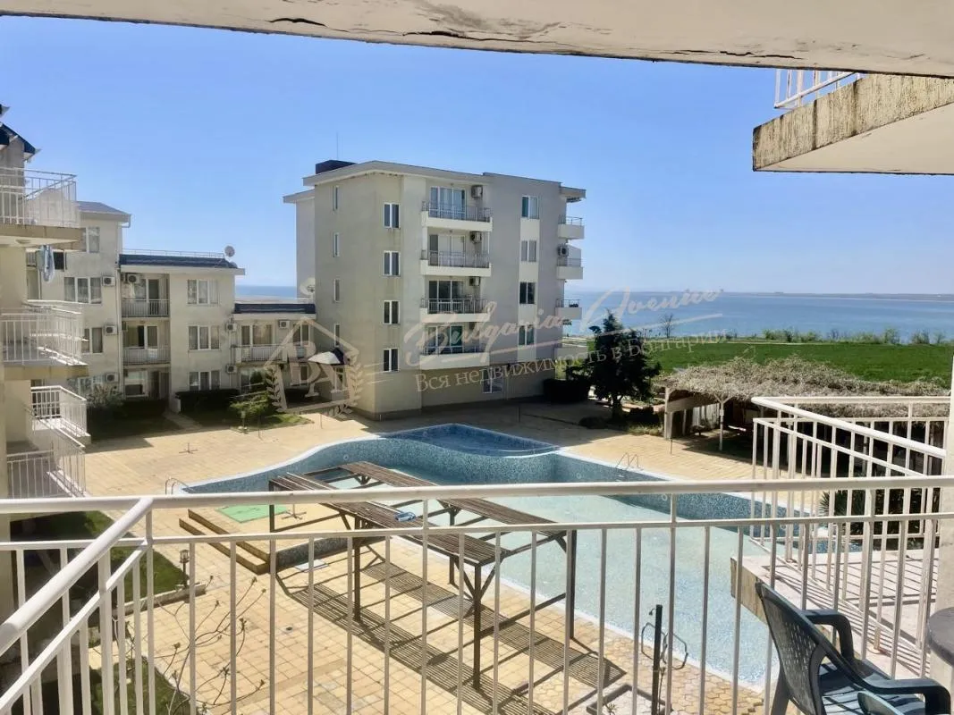 Двухкомнатный мезонет с одной спальней в популярном комплексе «Рутланд Бей» в курортном поселке Равда