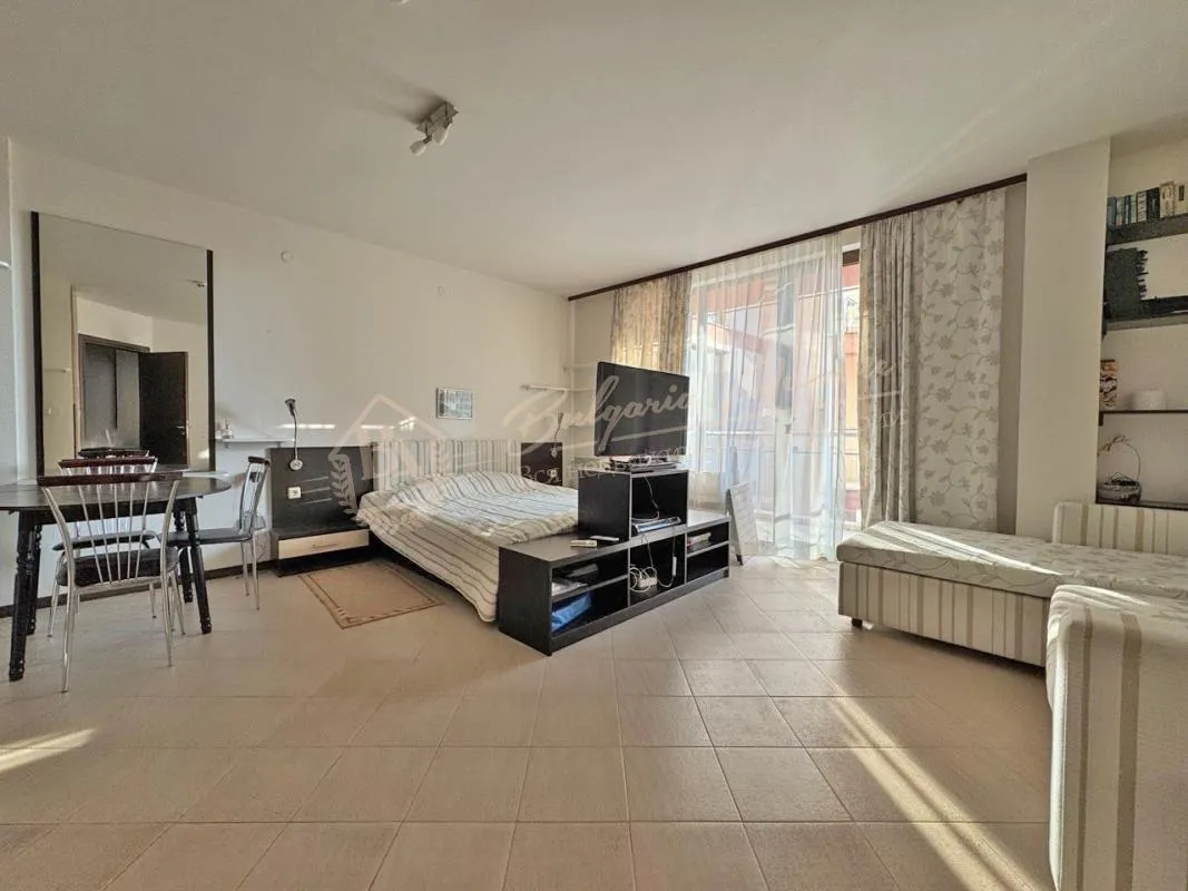 Двухкомнатный апартамент с 2 террасами в комплексе Tarsis, Солнечный берег