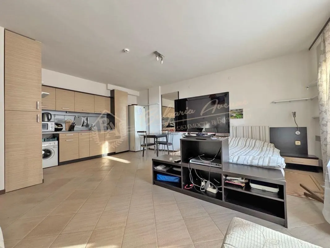 Двухкомнатный апартамент с 2 террасами в комплексе Tarsis, Солнечный берег