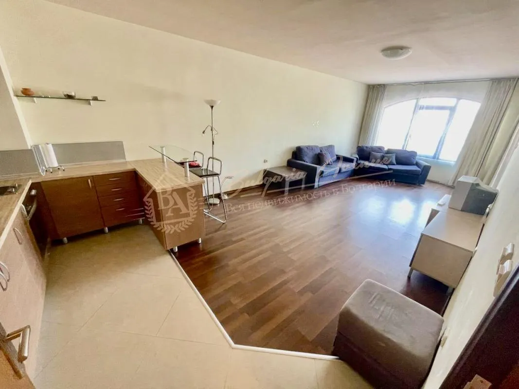 Двухкомнатный апартамент с панорамным видом на море в центре Солнечного Берега - в комплексе LAV