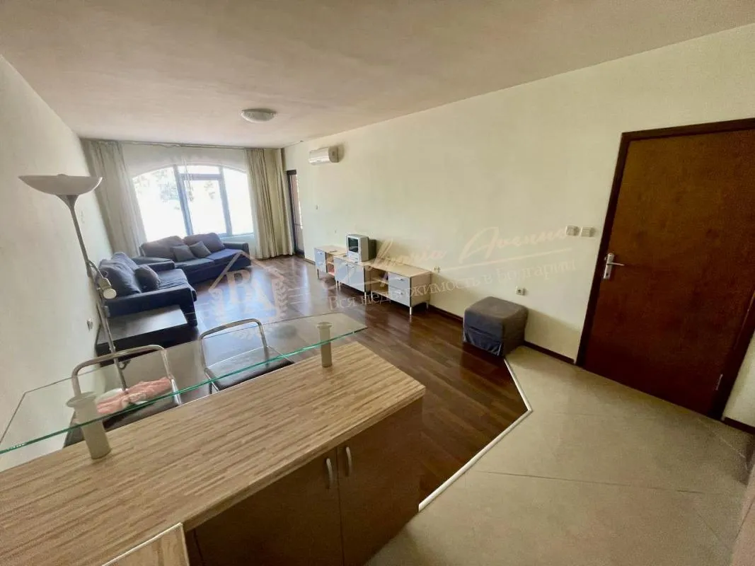 Двухкомнатный апартамент с панорамным видом на море в центре Солнечного Берега - в комплексе LAV