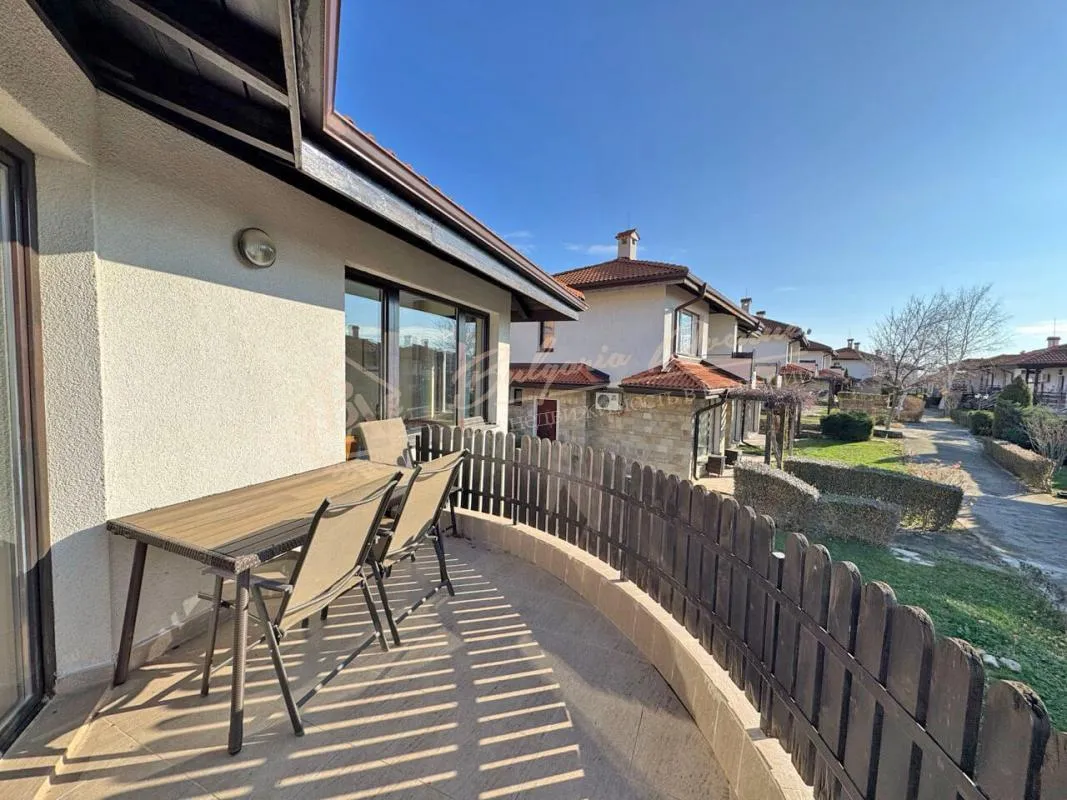 Трехкомнатный апартамент с видом на море в комплексе Bay View Villas, Кошарица