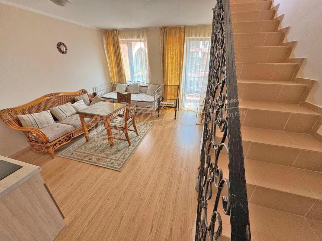 Двухкомнатный апартамент на двух уровнях в комплексе Сhateau Del Marina, Несебр - вид на море