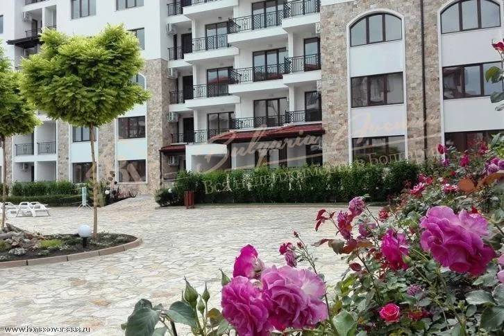 Двухкомнатный апартамент с прекрасным видом на бассейн в комплексе «Аполлон 9»