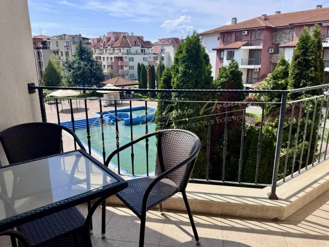 Стильная и просторная меблированная квартира с тремя спальнями в Аполлон 5 Равда