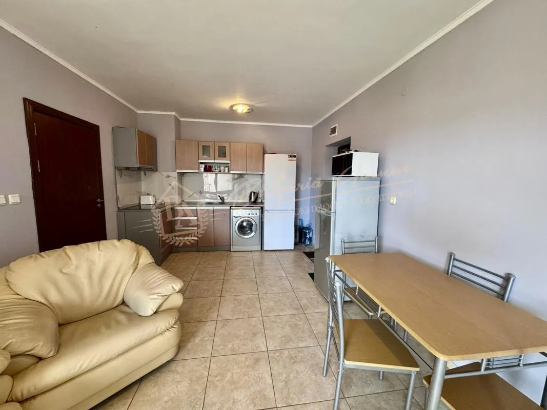 Стильная и просторная меблированная квартира с тремя спальнями в Аполлон 5 Равда