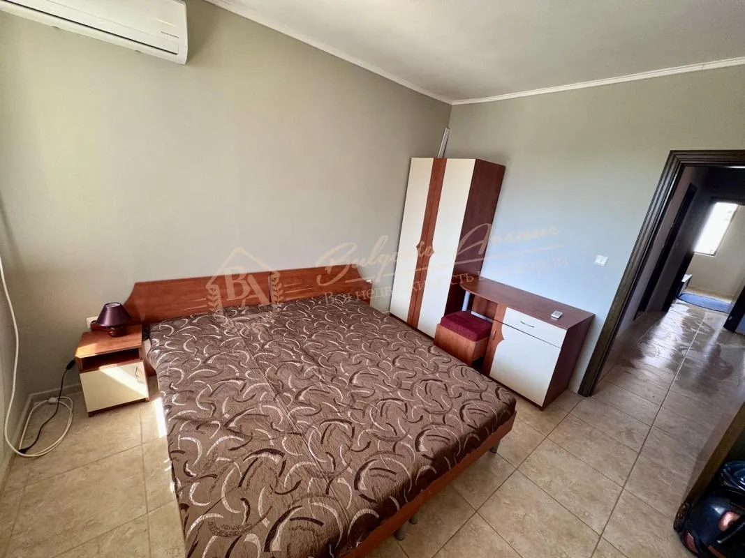 Стильная и просторная меблированная квартира с тремя спальнями в Аполлон 5 Равда