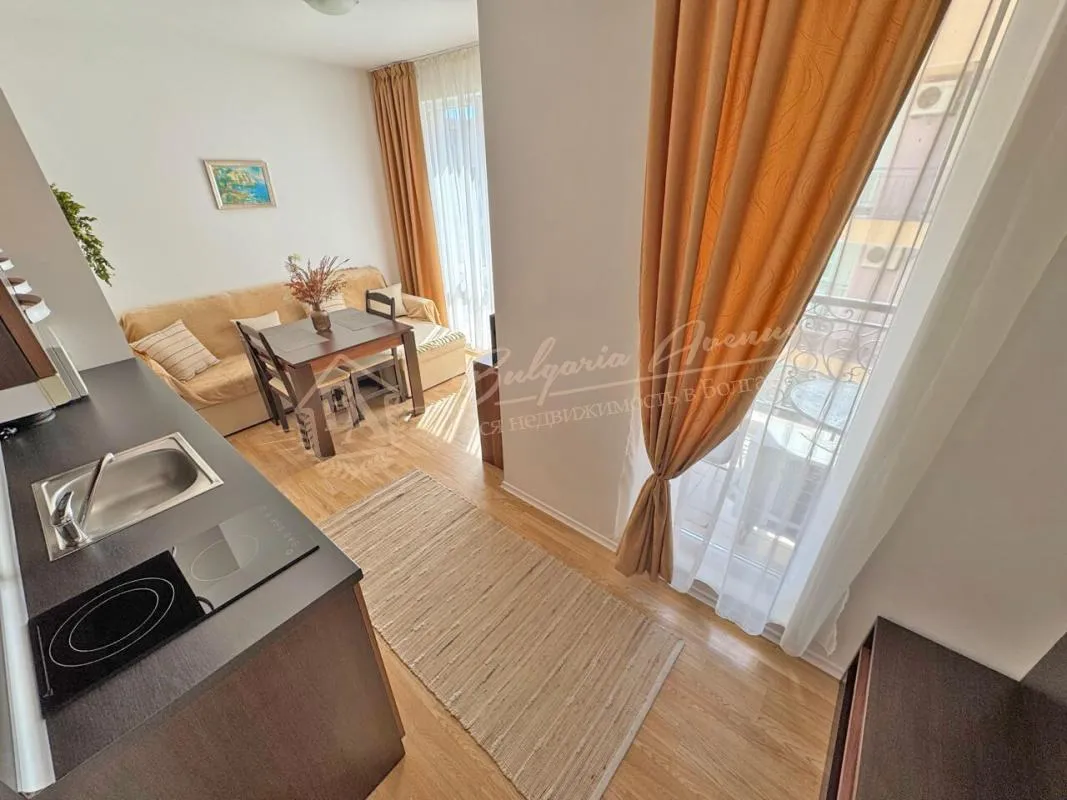 Двухкомнатная квартира в комплексе Romance Marine, Солнечный берег