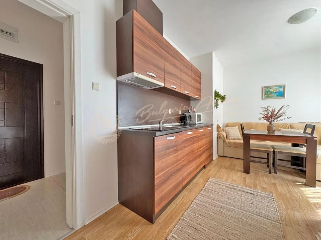 Двухкомнатная квартира в комплексе Romance Marine, Солнечный берег