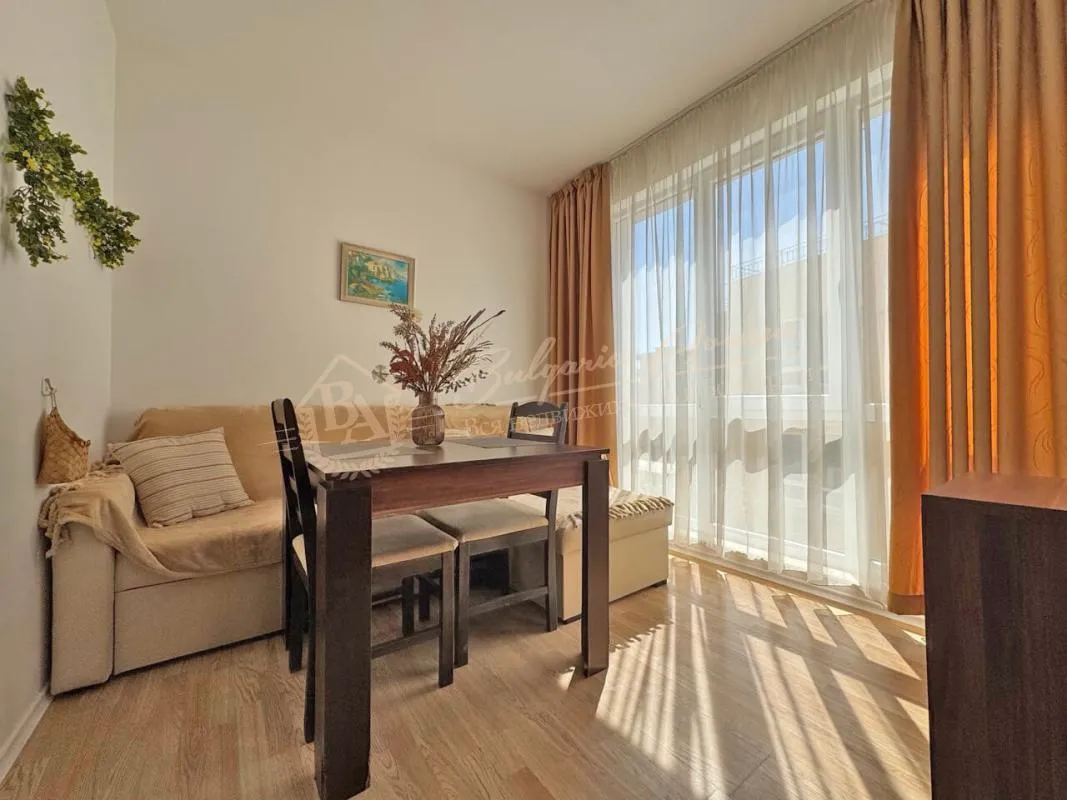 Двухкомнатная квартира в комплексе Romance Marine, Солнечный берег