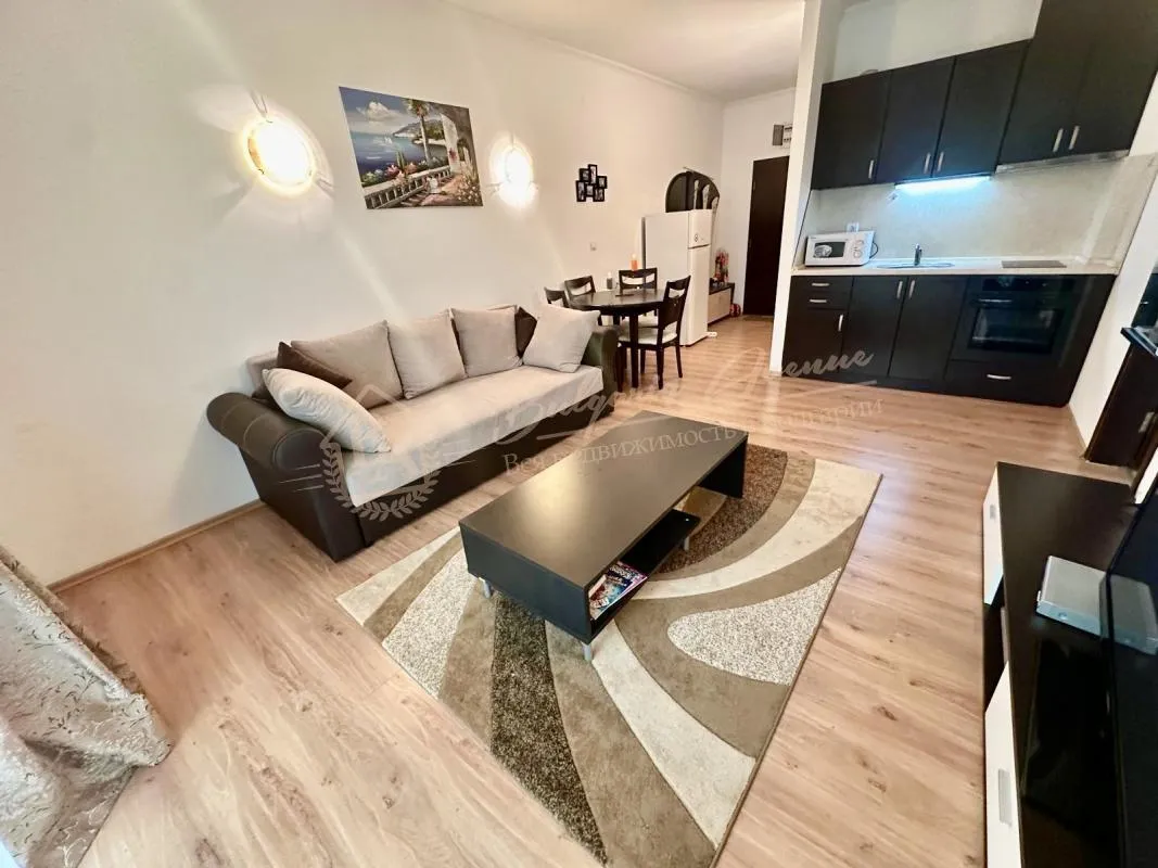 Двухкомнатная квартира в комплексе «Вавилон» с прекрасным видом на бассейн