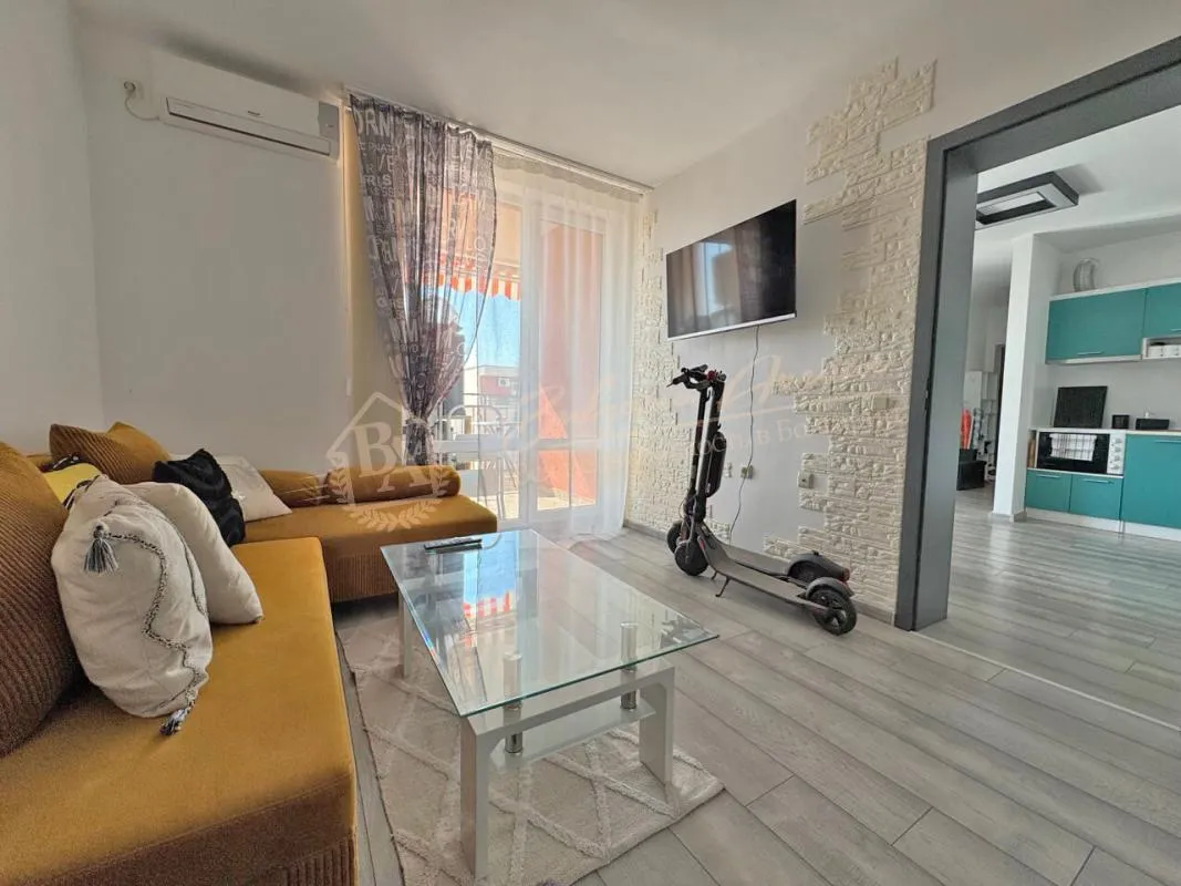 Продажа двухкомнатной квартиры в комплексе Holiday Fort Солнечный берег