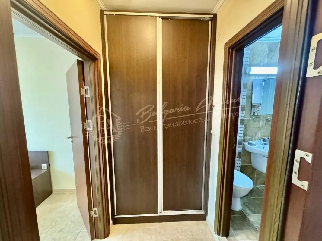 Двухкомнатный апартамент с видом на бассейн в комплексе "Аполлон 5"