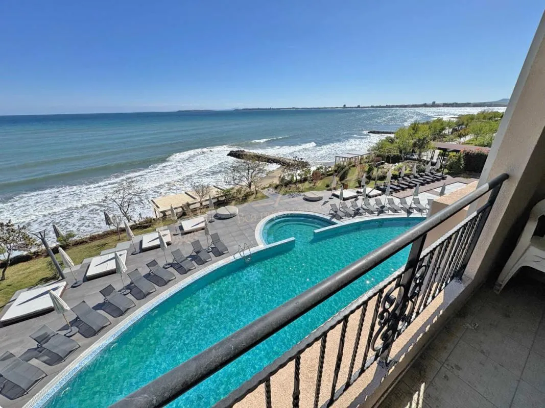 Двухкомнатный апартамент с видом на море в Grand Hotel Свети Влас