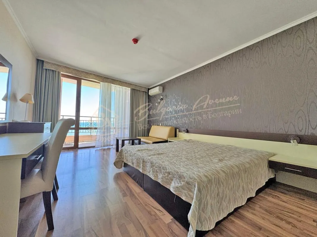 Двухкомнатный апартамент с видом на море в Grand Hotel Свети Влас