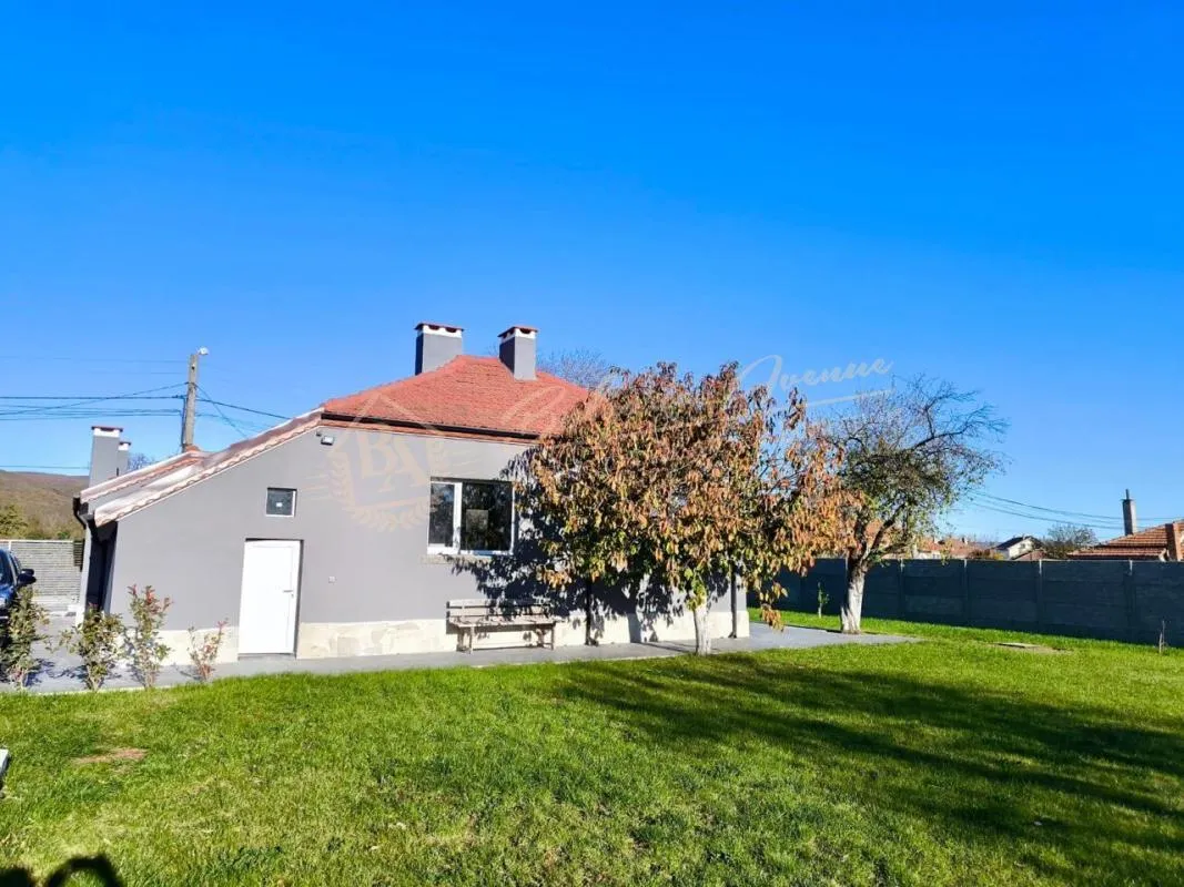 Дом с 2 спальнями и большим участком в поселке Гульовца, область Бургас