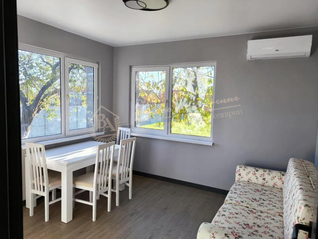 Дом с 2 спальнями и большим участком в поселке Гульовца, область Бургас