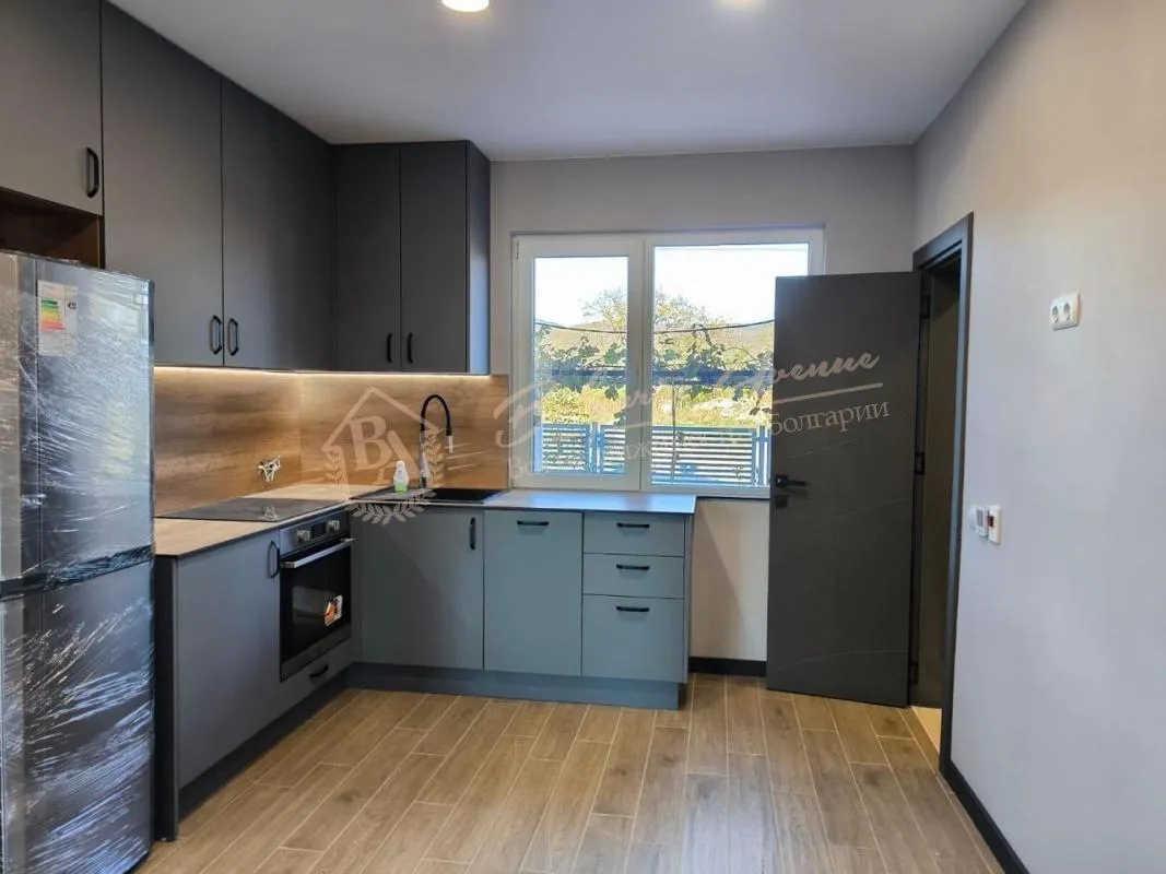 Дом с 2 спальнями и большим участком в поселке Гульовца, область Бургас