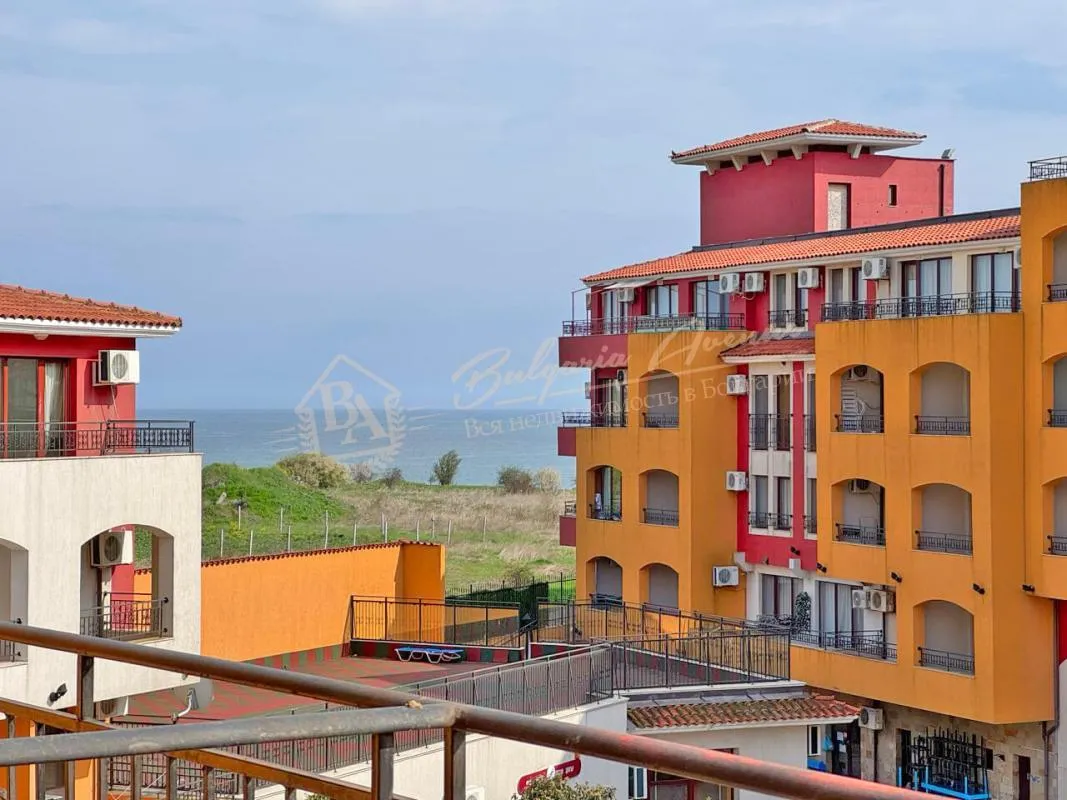 Студия с видом на бассейн в элитном комплексе Marina Cape, город Ахелой