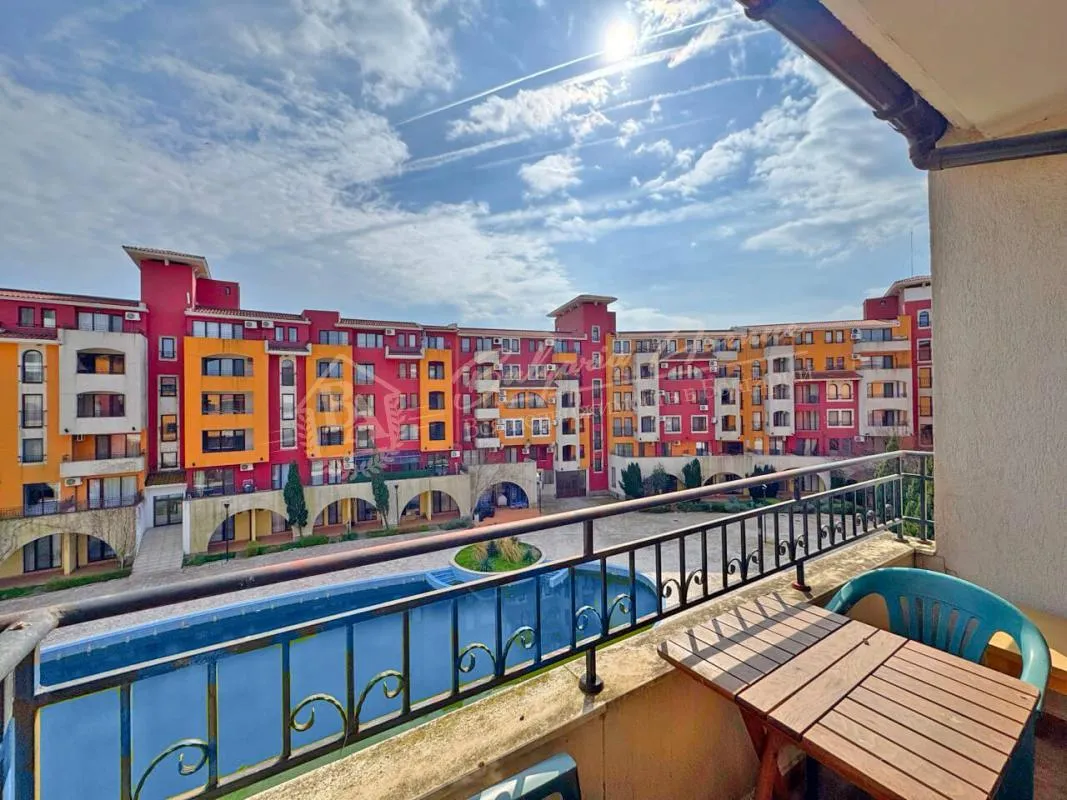 Студия с видом на бассейн в элитном комплексе Marina Cape, город Ахелой