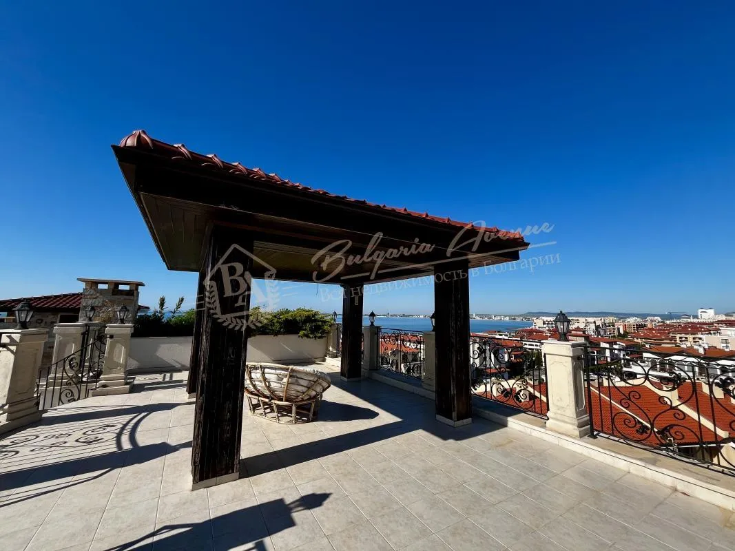 Роскошный мезонет с террасой и панорамным видом на море в комплексе Артур, Святой Влас