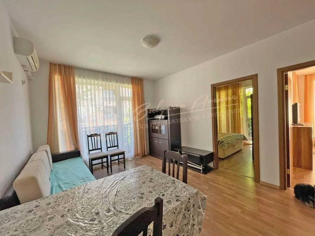 Трехкомнатный апартамент на партере в комплексе Sunny Day 6 Солнечный берег