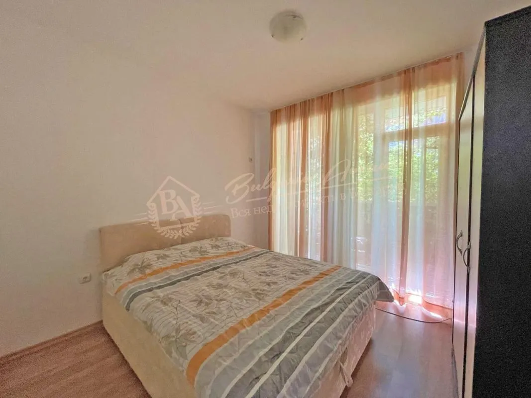 Трехкомнатный апартамент на партере в комплексе Sunny Day 6 Солнечный берег