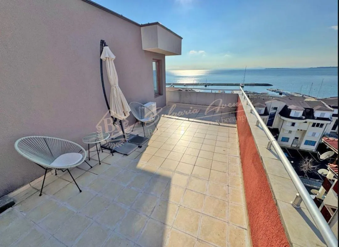 Трехкомнатный апартамент с террасой с видом на море в комплексе "Лазур 5" Святой Влас