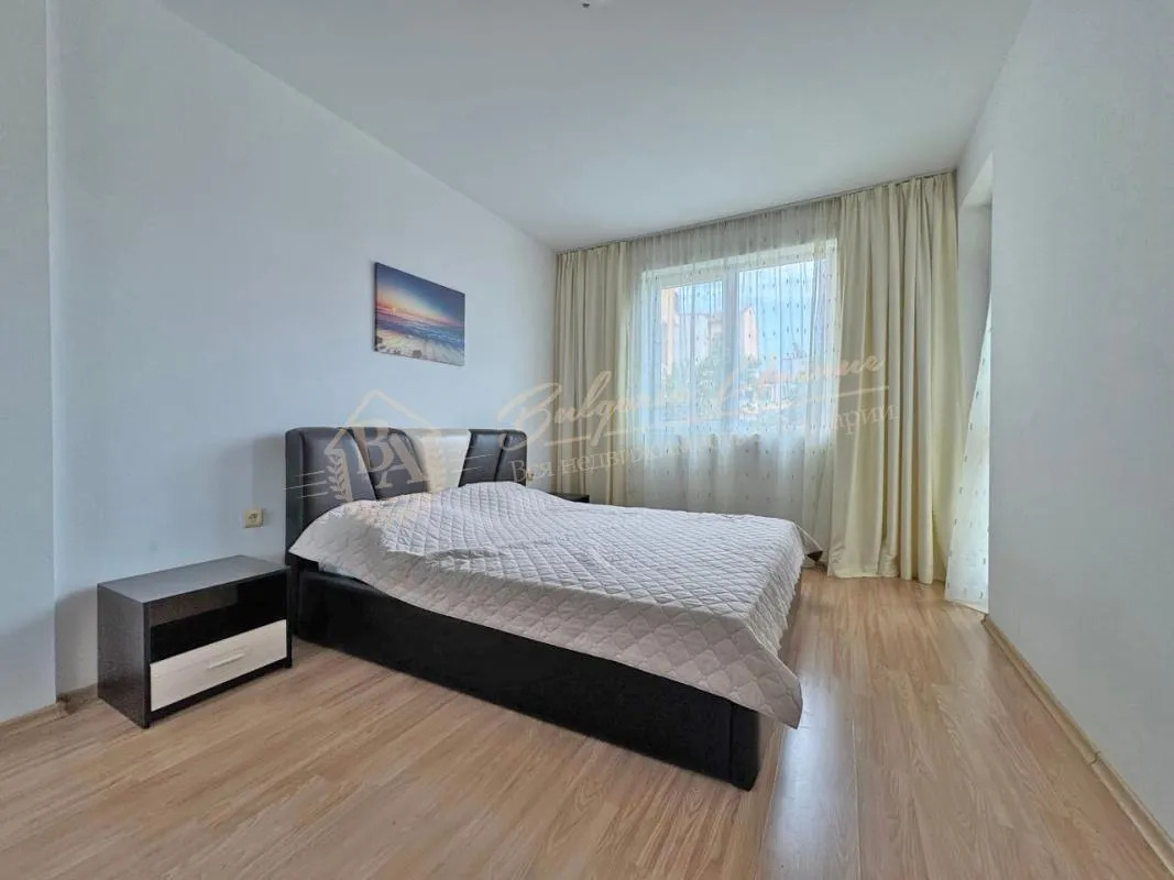 Двухкомнатная квартира в комплексе Hermes Солнечный берег - вид на бассейн