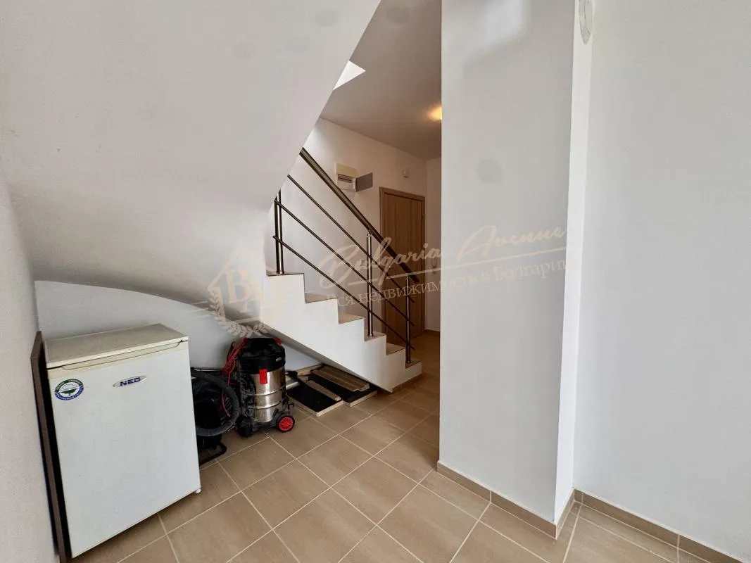 Трехкомнатный апартамент-мезонет в комплексе “Тринити”, поселок Равда 