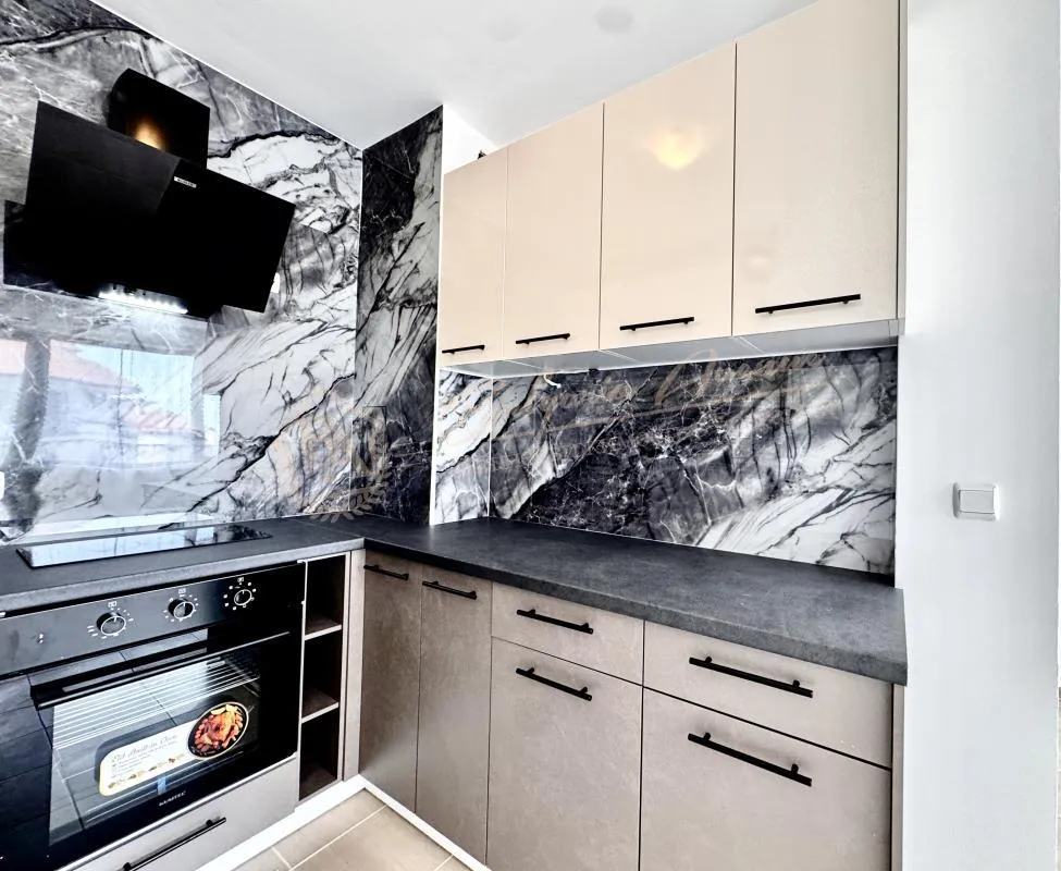 Трехкомнатный апартамент-мезонет в комплексе “Тринити”, поселок Равда 