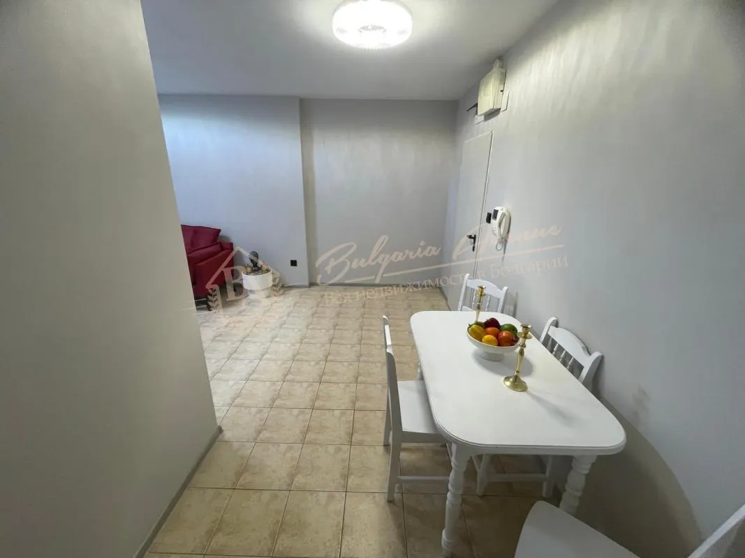 Продается стильный трехкомнатный апартамент в Святом Власе - высокий первый этаж с выходом к бассейну