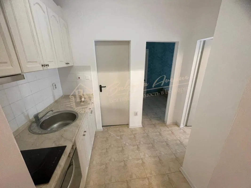 Продается стильный трехкомнатный апартамент в Святом Власе - высокий первый этаж с выходом к бассейну