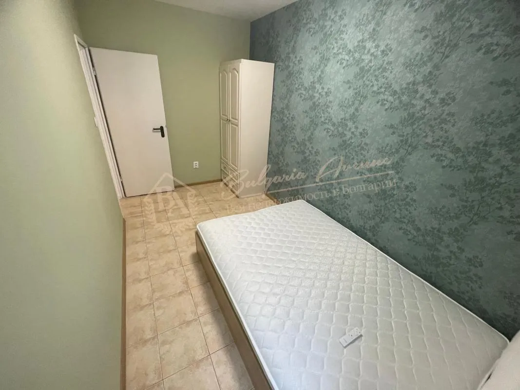 Продается стильный трехкомнатный апартамент в Святом Власе - высокий первый этаж с выходом к бассейну