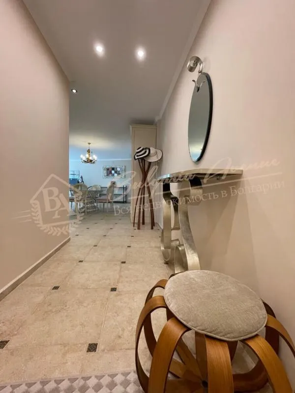 Трехкомнатный меблированный апартамент с видом на море в комплексе Grand Hotel Свети Влас