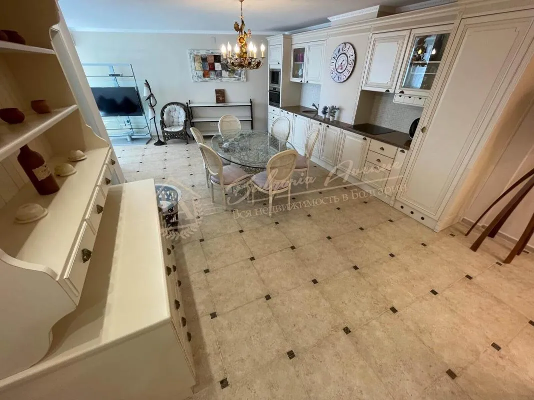 Трехкомнатный меблированный апартамент с видом на море в комплексе Grand Hotel Свети Влас