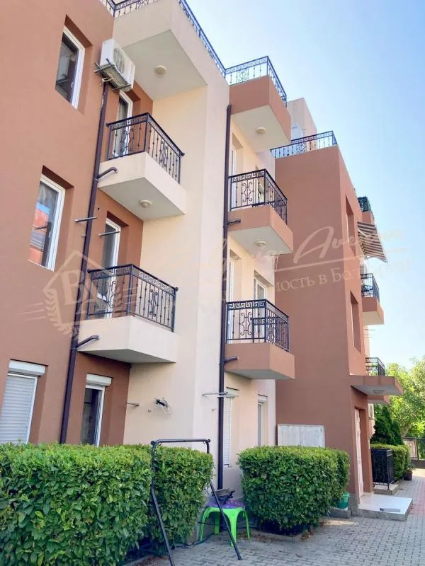 Продается двухкомнатный апартамент в Равде - всего 150 м от моря!