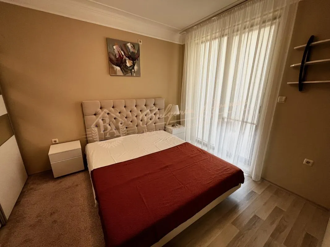 Уникальный двухкомнатный апартамент с видом на ухоженную территорию в комплексе Apollon Nesebar