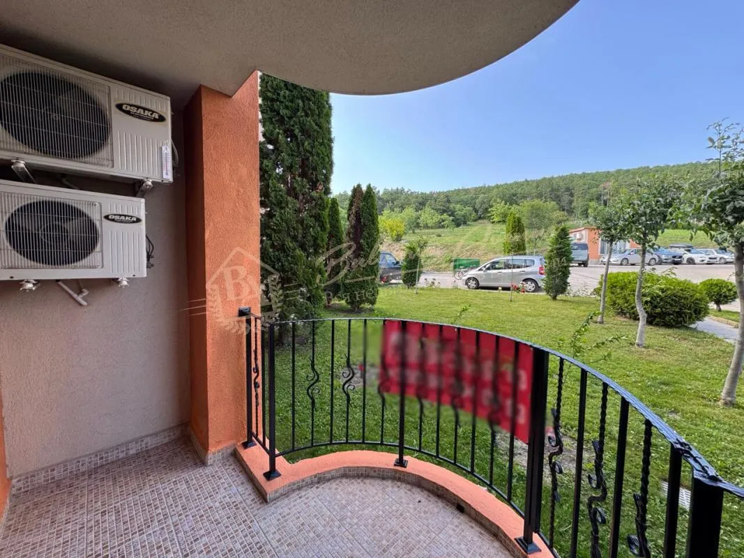 Большая двухкомнатная квартира в комплексе Sea Fort, Свети Влас