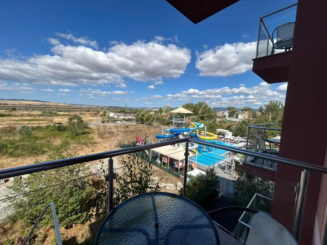 Студия в апарт-отеле Tarsis с прекрасным видом на территорию комплекса