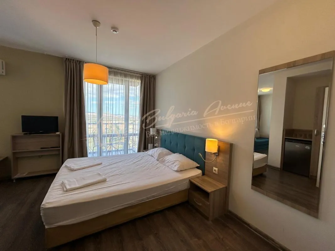 Студия в апарт-отеле Tarsis с прекрасным видом на территорию комплекса