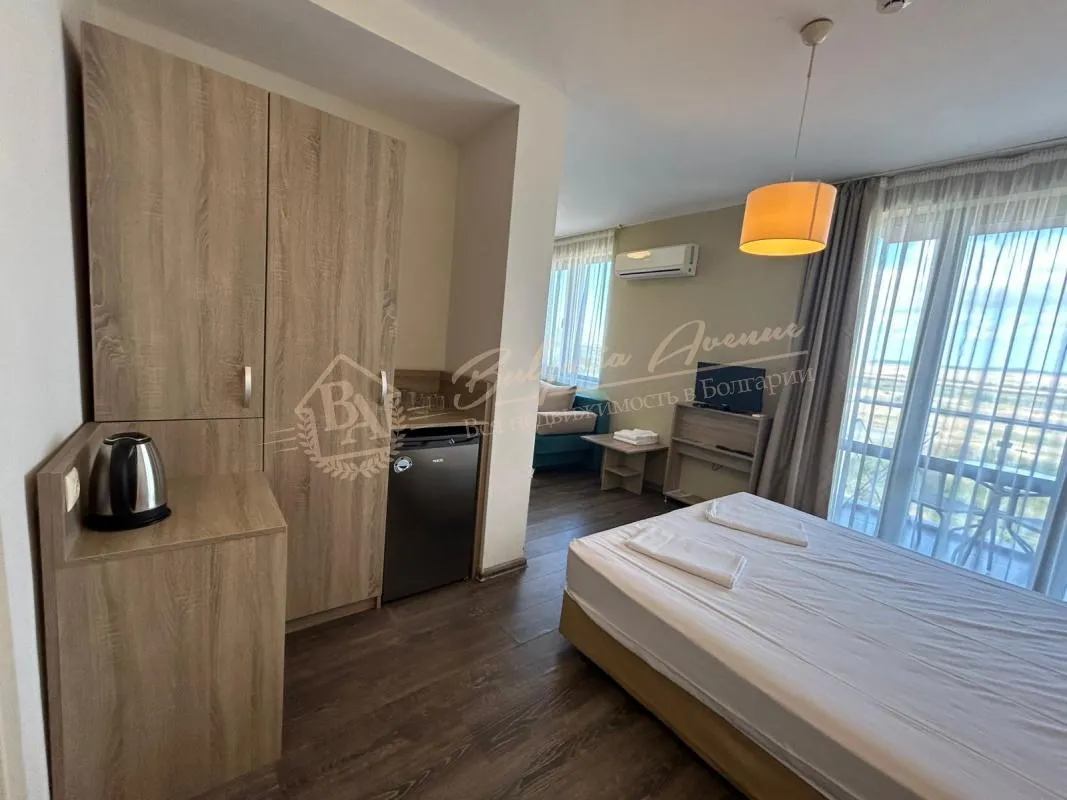 Студия в апарт-отеле Tarsis с прекрасным видом на территорию комплекса