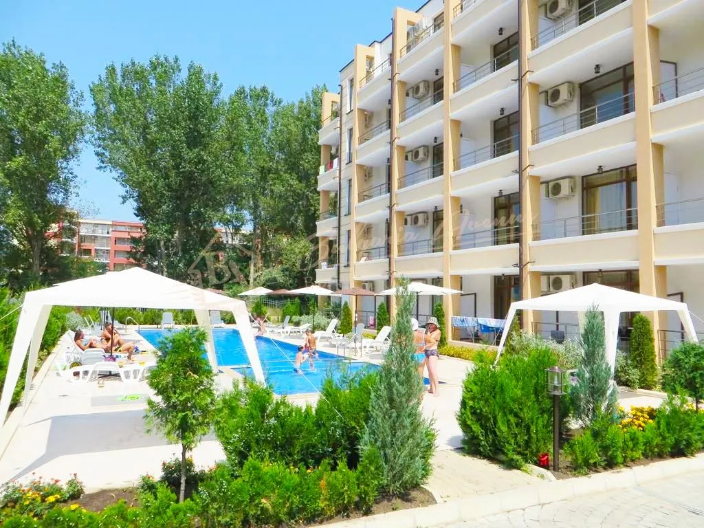 Продается двухкомнатный апартамент в комплексе "Святая Елена" Солнечный берег