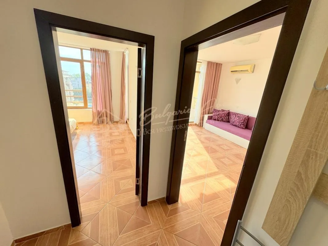 Продается двухкомнатный апартамент в комплексе "Святая Елена" Солнечный берег